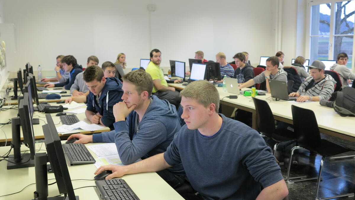 Informatikunterricht an der Höheren Fachschule am Inforama.