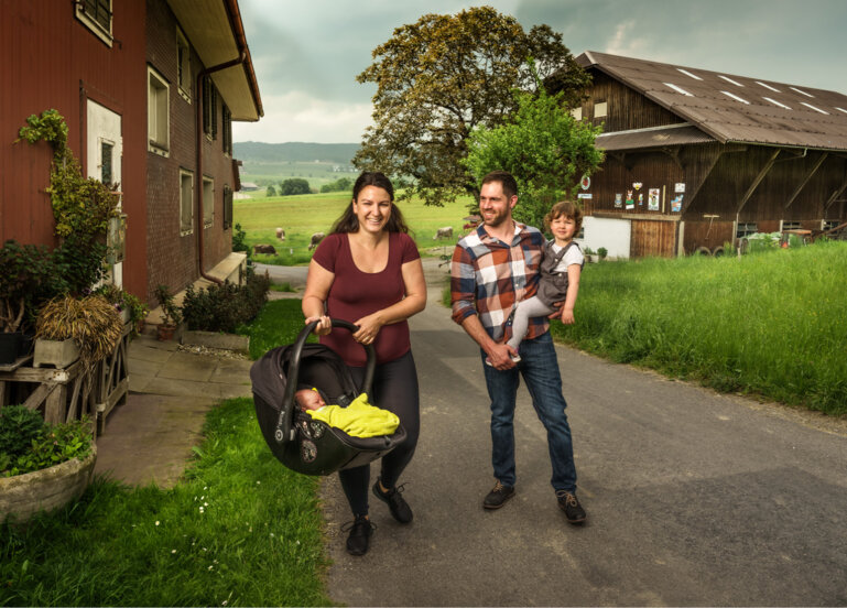 Hof_mit-Familie_Grundversicherung_Agrisano