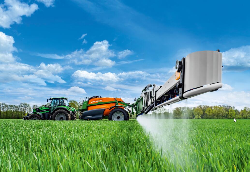 La nouvelle dimension : Le pulvérisateur traîné UX Super Amazone