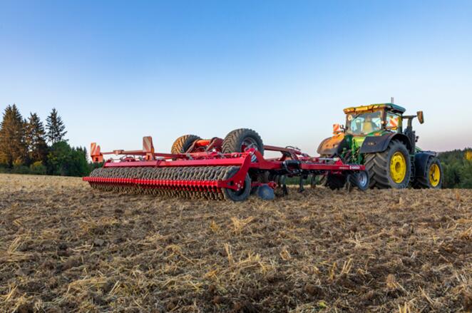 Fortis LT – Déchaumeur à dents pour très gros tracteurs