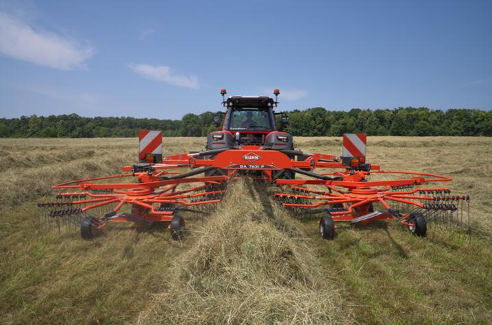 Neuer Zweikreiselschwader mit Mittenablage 