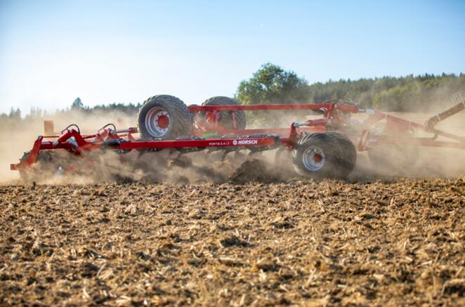 Fortis LT – Déchaumeur à dents pour très gros tracteurs