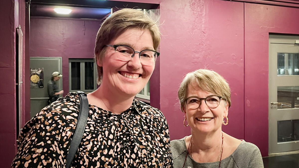 Anne-Marie Trümpi mit einer Rezeptbäuerin