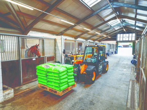 JCB 525-60E (1)
