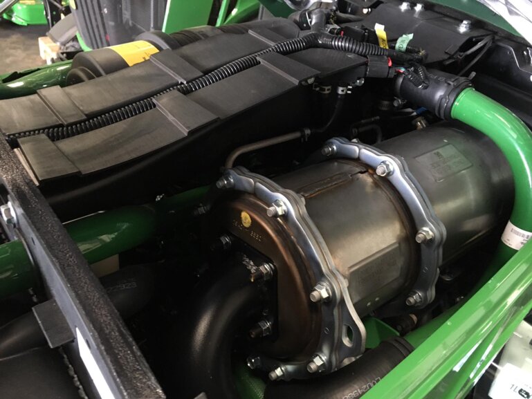 John Deere 3046R Motor Sturfe 5