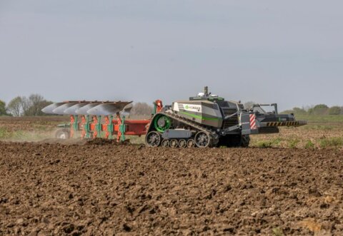 Kverneland-LO-plough-AgBot-Record-Ploughing-21x14-jpg-i1e4uaf6jt