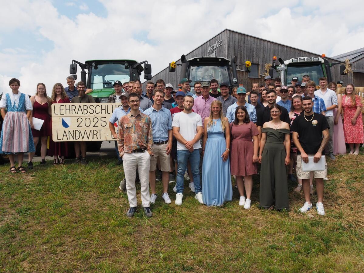 Absolventinnen und Absolventen der Zweitausbildung Landwirtin/Landwirt EFZ.