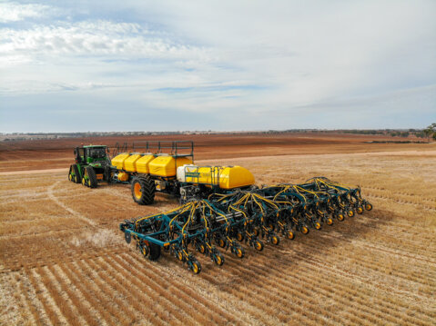 LEMKEN_Equalizer_Seeder