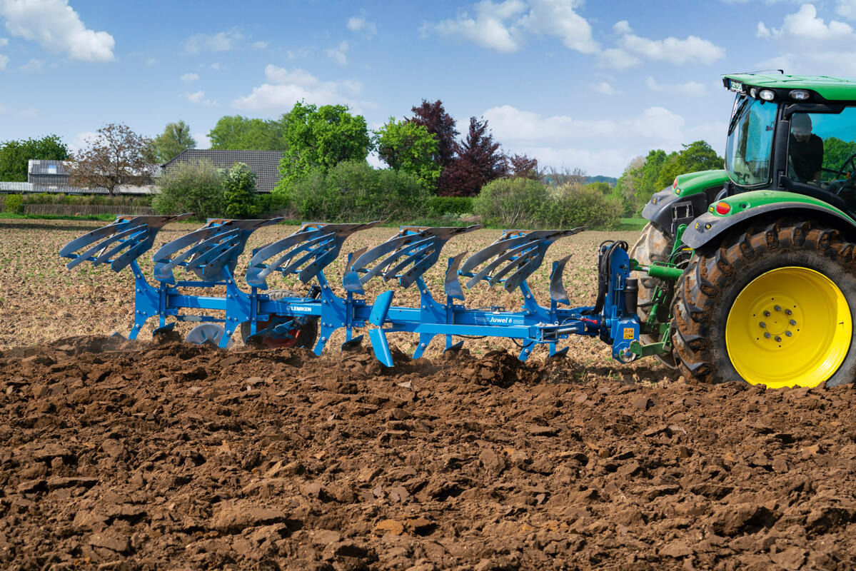Une Juwel légère complète la gamme de charrues Lemken