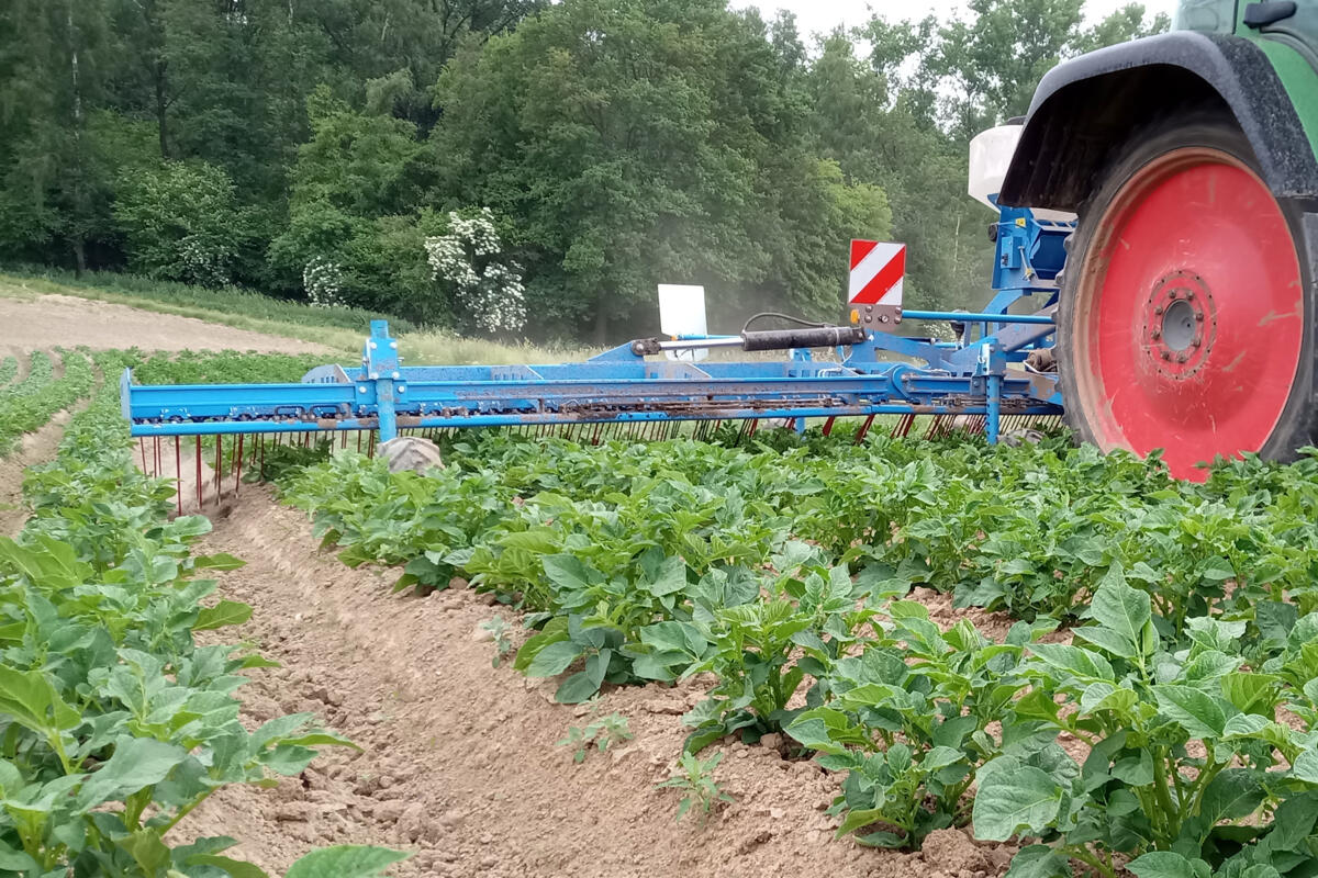 La nouvelle herse Lemken maîtrise toutes les irrégularités