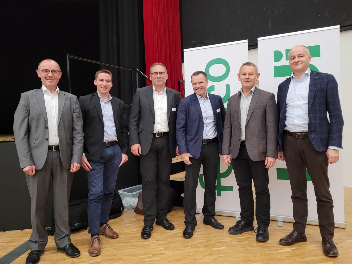 Die Redner des MAXI-Events 2022 waren (von links nach rechts): Fortunat Schmid, Basil Rüttimann, Joseph von Rotz (alle drei fenaco GOF), Urs Schneider (...