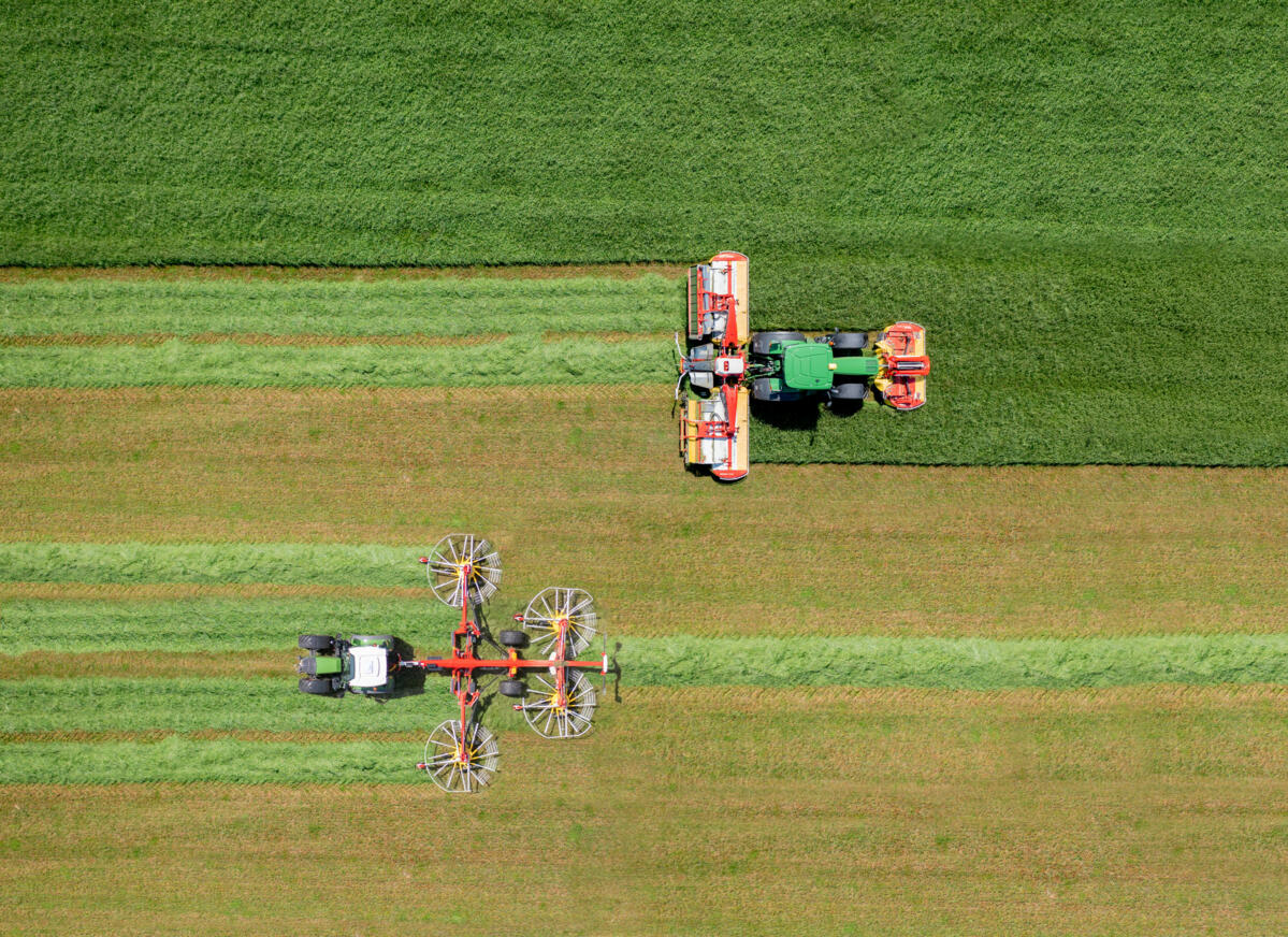 Novacat V 10000 avec dépose automatisée des andains  