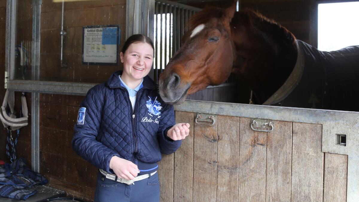 Une proximité tout en posant des limites claires : arriver à former, soigner et monter un cheval dépend de la qualité de la relation entre l’être humain...