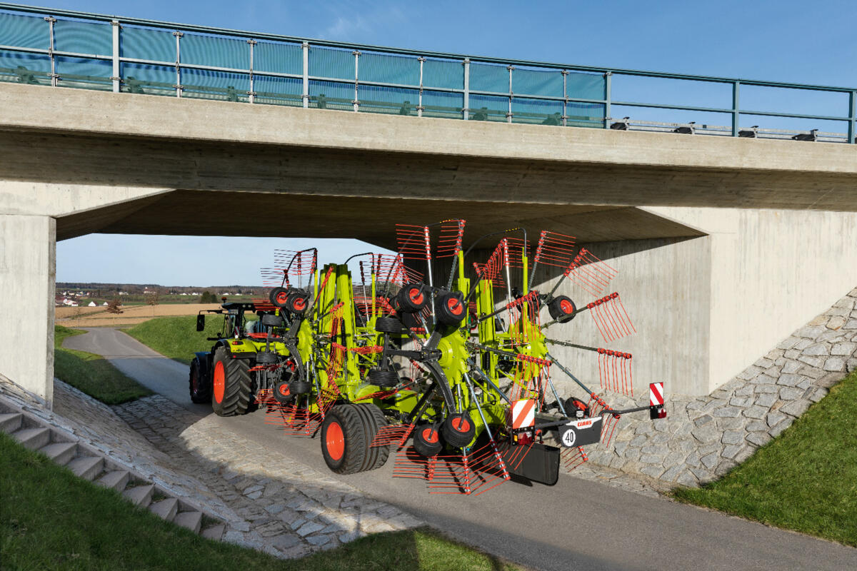 Neue Claas Vierkreiselschwader mit 9,30 bis 15m Arbeitsbreite