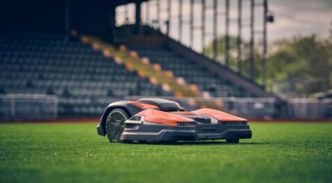 Robot tondeuse Husqvarna du jardin aux grands espaces verts