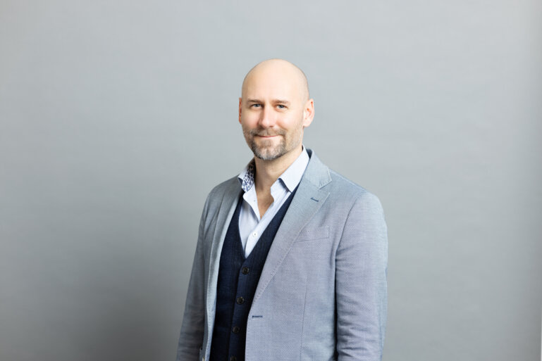 roeoesli_markus_2021