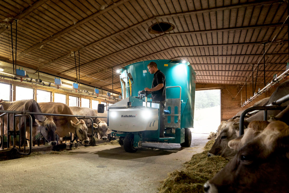 BalleMax selbstfahrender Futtermischer SD900