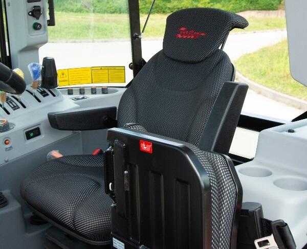 Neuer universeller Arbeitstraktor Zetor Serie 5 