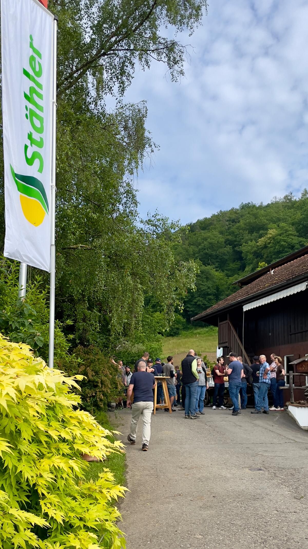Wer zur Tagung den Weg nach Bachs ZH auf den Huebhof zu Familie Walter und Regula Erb vor 9 Uhr fand, wurde bei schönstem Wetter mit Kaffee und frischen...