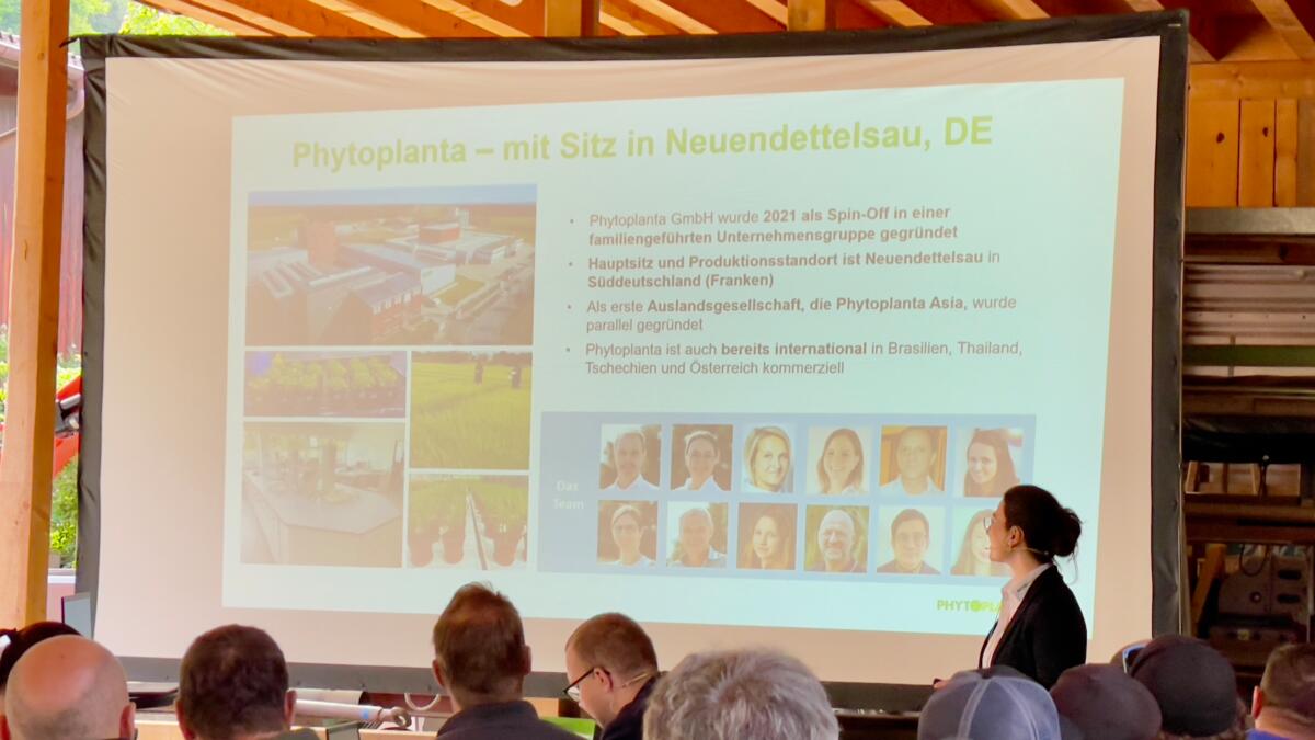 Nach dem Referat von Dr. Catarina Henke zu Phytoplanta und wie mit Green On Micro der Ertrag gesteigert und die Qualität gesichert werden, ging es in dr...