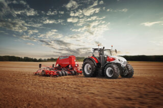 STEYR STYLE WINS AGAIN. NEW CERVUS CVT EARNS BIG SEE INTERNA_715752
