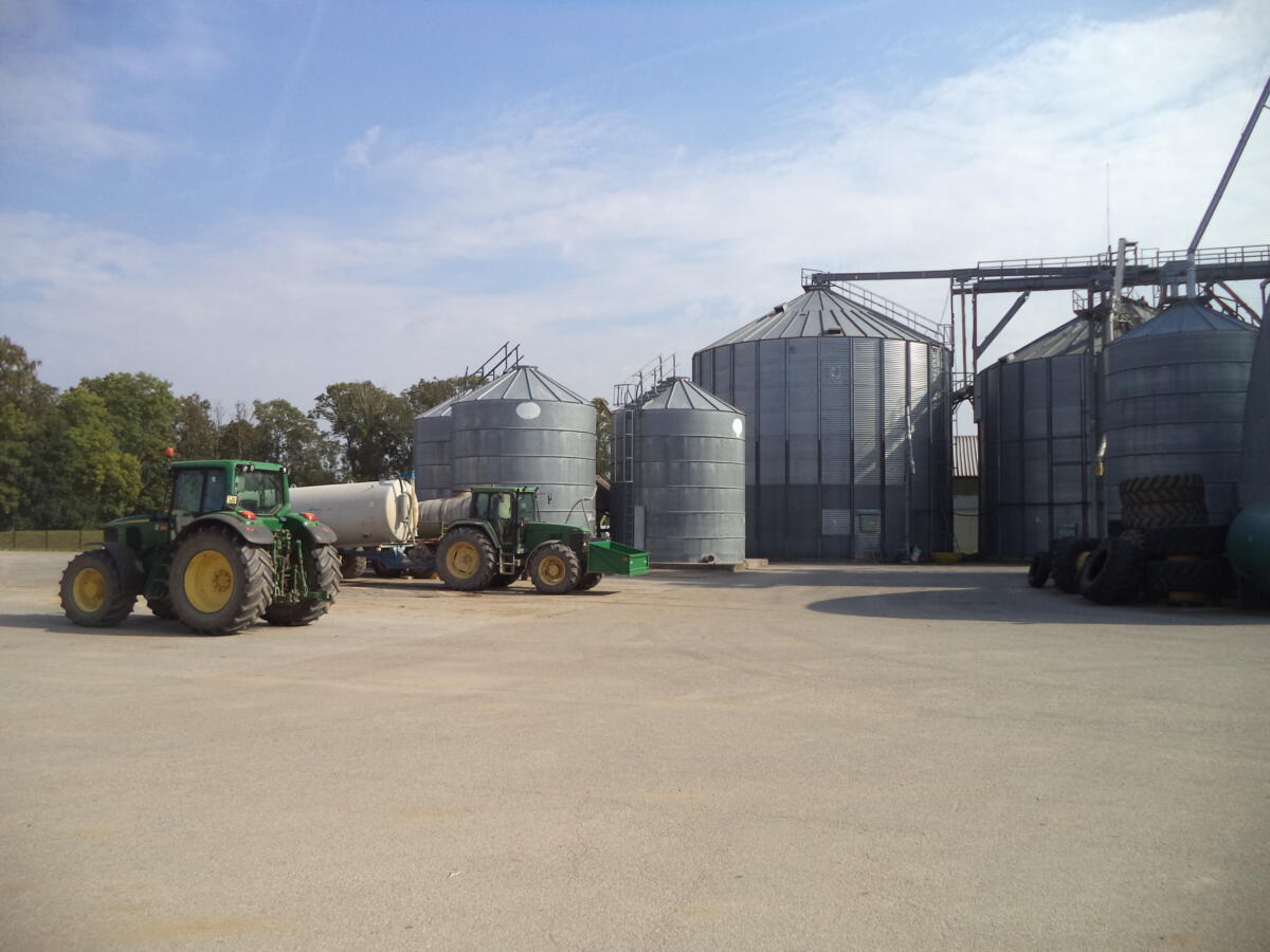 Der Bezirk Tervete, die Kornkammer Lettlands: Zusammen mit 20-24 Angestellten werden auf dem hochtechnisierten Familienbetrieb Vilcini 2‘370 Hektar Land...