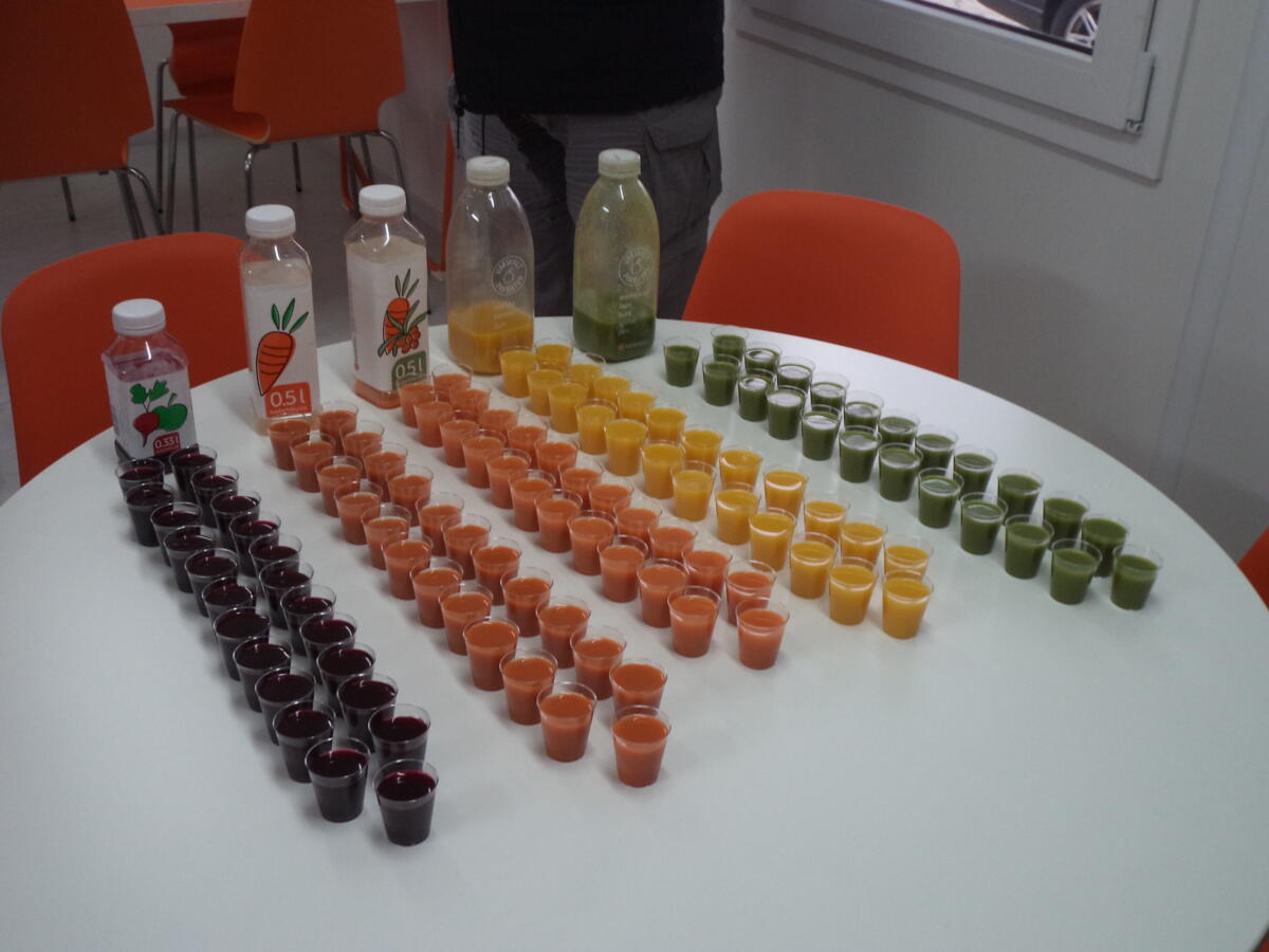 Schmeckts? Degustation von Gemüsesaft. 