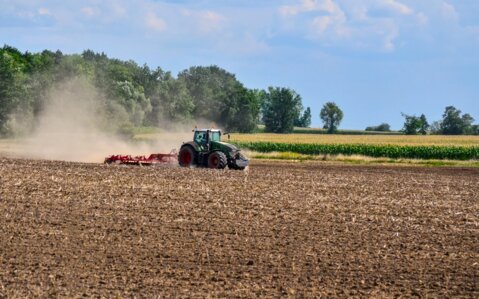 tractor-7397649