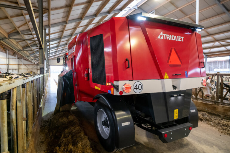 Triotrac-M 1400 ZK- self-propelled-feed mixer-03