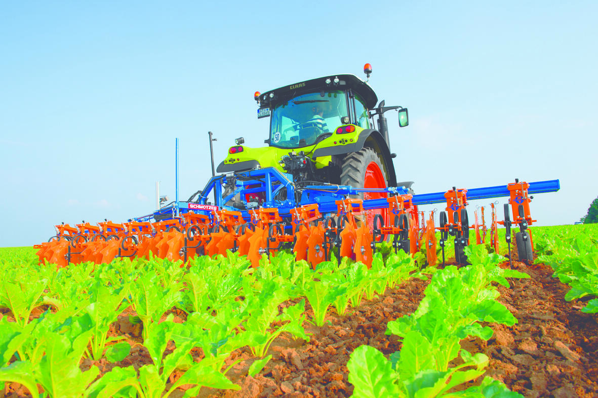 Mechanische Unkrautbekämpfung von Amazone und Schmotzer