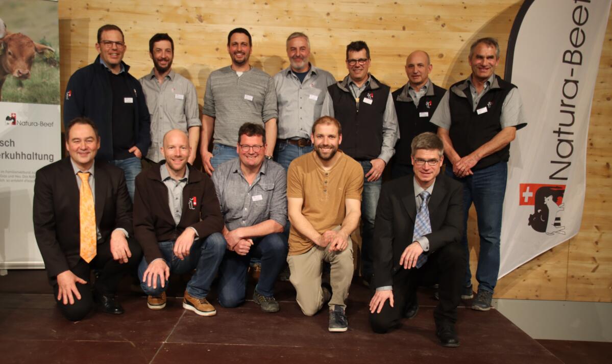 Der Vorstand in seiner neuen Zusammensetzung und der Geschäftsführer von Mutterkuh Schweiz (vorne v.l.n.r.): Präsident Mathias Gerber, Stefan Probst, Pe...