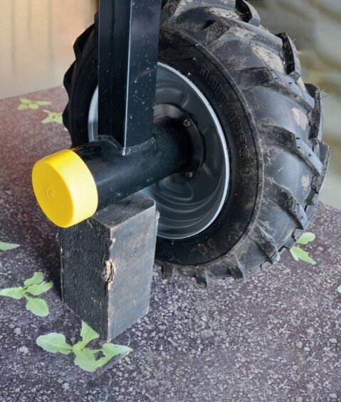 Vorderrad des Roboters mit integriertem Elektromotor.