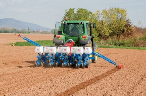 Maissämaschine für Doppelreihensaat der Marke Monosem. 