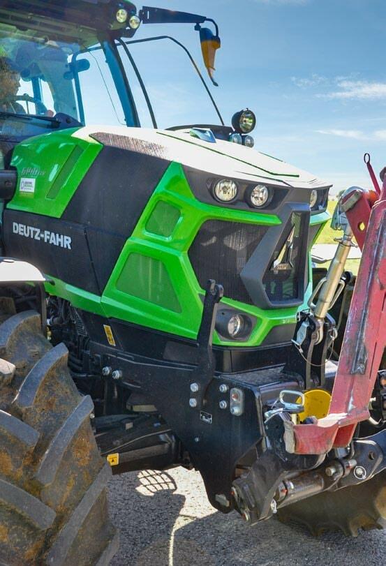 Der Traktor kann optional mit einer LED Beleuchtung versehen werden.