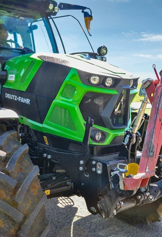 Der Traktor kann optional mit einer LED Beleuchtung versehen werden.