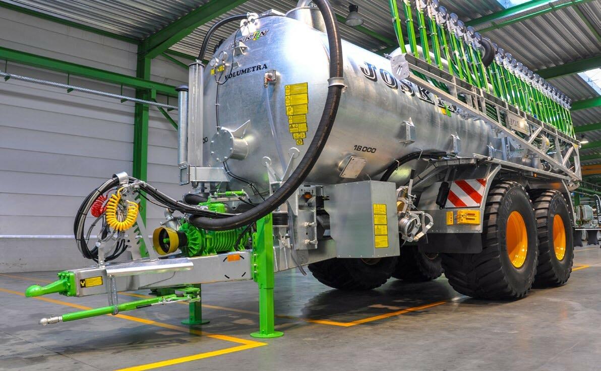 Joskin est leader dans la fabrication de matériel de transport agricole et dispose de ses propres installations de galvanisation à chaud dans son usine...