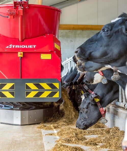 Der Roboter verteilt mehrmals täglich eine speziell auf die jeweilige Tiergruppe abgestimmte Ration.