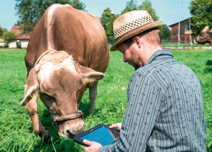 Wie sind Schweizer Landwirtschaftsbetriebe technisch ausgestattet?