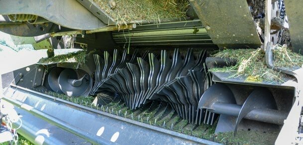 Les 15 couteaux permettent une longueur de coupe de 70 mm pour l’ensilage.