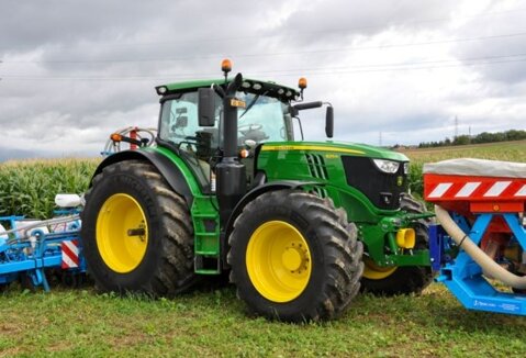 6215R Compact Traktor