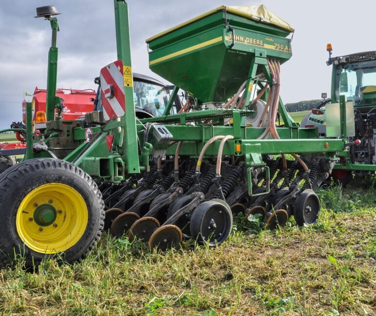 Le disque ouvreur du semoir 750 A est incliné de 7 degrés