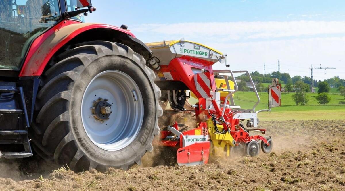 Die Gerätekombination ist die gängigste Methode der Bodenbearbeitung und Aussaat