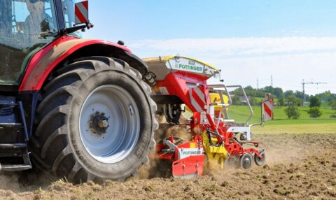 La combinaison herse rotative et semoir est la méthode la plus courante de mise en place d’une culture
