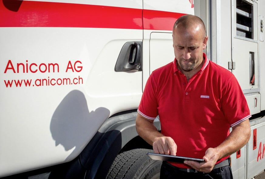 Sur leur tablette, les chauffeurs disposent de l’application eTransit trucker. Cette application leur permet de scanner les codes QR dans les exploitati...
