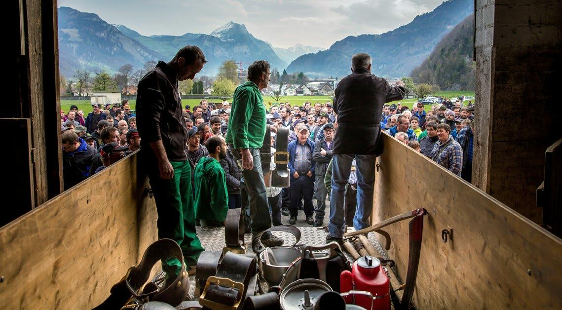 Schwerer Übergang in einen neuen Lebensabschnitt: Bei der Gant auf dem Hefti-Hof in Niederurnen GL kam im Frühling 2017 das ganze Lebenswerk zweier Gene...