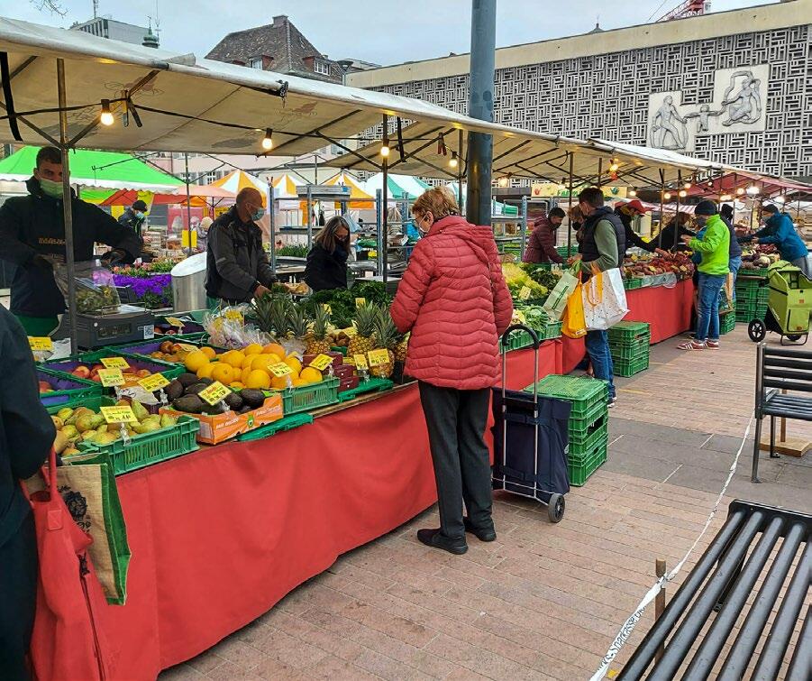 Frische Ware ist sehr gefragt. Marktstände mit einem breiten Sortiment sind bei der zahlungskräftigen Zürcher Kundschaft sehr beliebt. Umso begehrter si...