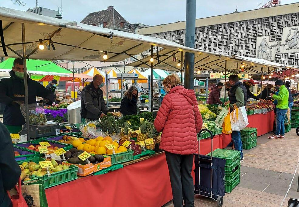 Les produits frais sont très demandés. Les stands de marché proposant une large gamme de produits sont très appréciés par la clientèle zurichoise, qui d...