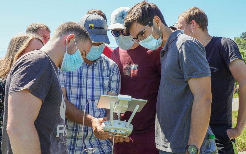 Une vue aérienne fournie par un drone suscite l’intérêt : au sein de la branche « digitalisation », l’enseignement axé sur la pratique est très apprécié...