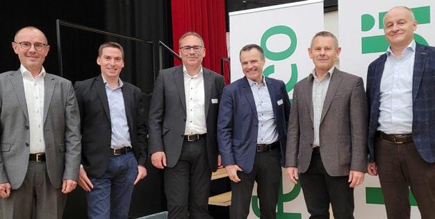 Les orateurs du Maxi Event 2022 (de gauche à droite) : Fortunat Schmid, Basil Rüttimann, Joseph von Rotz (tous les trois de fenaco GOF), Urs Schneider (...