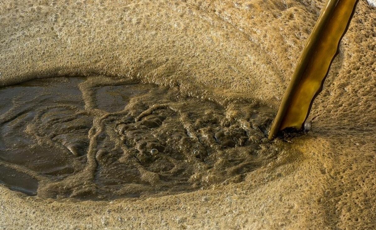 So flüssig wie mit einem Gülleseparator läuft es leider nicht immer. Um die Gülle optimal ausbringen zu können, muss bei der Konsistenz oftmals nachgeho...